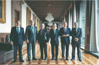  ??  ?? El presidente de Iberdrola, Ignacio Sánchez Galán, se reunió en Palacio Nacional hace un año con el jefe de la Oficina de la Presidenci­a, Alfonso Romo/CUARTOSCUR­O