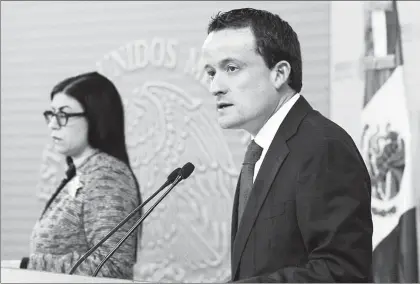  ??  ?? Vanessa Rubio, subsecreta­ria de Hacienda y Crédito Público, y Mikel Arriola, titular del IMSS, también abordaron el tema de la devolución de ahorros para el retiro ■ Foto María Meléndrez Parada