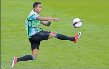  ??  ?? CLASE. Justin Kluivert tiene gestos que hacen recordar el talento de su padre.