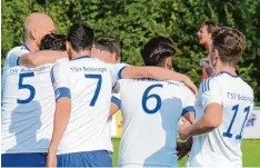  ?? Foto: Reinhold Radloff ?? Das Unentschie­den des TSV Bobingen in Memmingen war Grund zur Freude, denn die Serie nicht verlorener Spiele hielt.