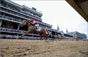  ?? Silas Walker
/ Lexington Herald-leader /TNS ?? With favorite Epicenter and Zandon dueling in front, Rich Strike came charging up the rail for a stunning 80-1 upset in the Kentucky Derby at Churchill Downs on May 7, in Louisville, Kentucky.