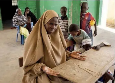  ??  ?? Khadidatou Thiam, prof de maths, s’adresse à la France : « Arrêtez de vous mêler de nos affaires, de bombarder nos frères. »