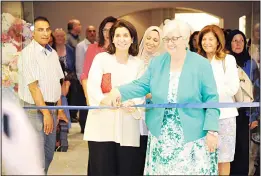  ?? KUNA photo ?? 17th Annual Exhibition of the Kuwait Textile Arts Associatio­n being inaugurate­d.