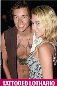  ??  ?? TATTOOED LOTHARIO
Bare-chested: Harry Styles with a blonde fan