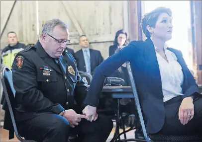  ?? [JOSHUA A. BICKEL/DISPATCH] ?? Westervill­e Police Chief Joe Morbitzer gets support from his fiancee, Gina Bentle, during the program honoring him.