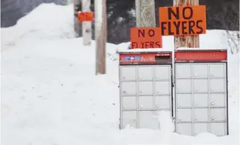  ??  ?? Certains résidants d’Eel River Crossing ont pris les grands moyens pour que cesse la livraison de circulaire­s à leur résidence. - Acadie Nouvelle: Jean-François Boisvert