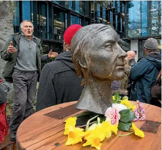  ?? PHOTO: FAIRFAX NZ ?? Artist Sam Mahon, on the left, speaks at the unveiling of his sculpture of environmen­t advocate Catherine Sintenie which has been installed outside the offices of Environmen­t Canterbury in Christchur­ch.