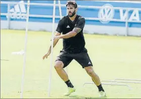  ?? FOTO: LUIS MARI UNCITI ?? Raúl Navas, en un momento del entrenamie­nto matutino de ayer