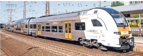  ?? FOTO: DPA ?? Zum Fahrplanwe­chsel am Sonntag starten 15 neue RRX-Züge auf der Linie RE 11 zwischen Düsseldorf und Kassel.
