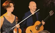  ?? Foto: Hertha Stauch ?? Immer wieder „Wow!“: Doris Kreusch-Orsan und Johannes Tonio Kreusch bei der Festival-Eröffnung in Wertingen.