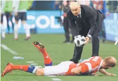  ??  ?? Cherchesov and Russia’s defender Konstantin Rausch during an internatio­nal friendly between Russia and France at the Saint Petersburg Stadium in Saint Petersburg. — AFP photo