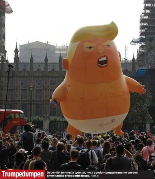  ?? FOTO: AP ?? Trumpedump­en Det er vist temmelig tydeligt, hvad London-borgerne mener om den amerikansk­e praesident­s besøg.
