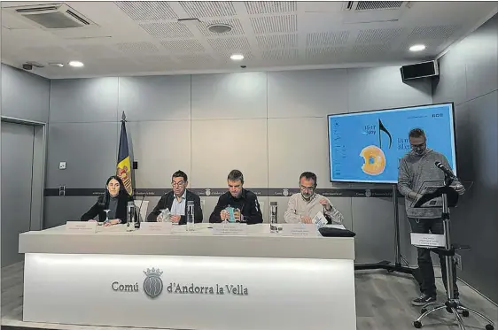  ?? A.M. ?? Marta Bravo, Miquel Canturri, Enric Torres, Toni Colom i Oriol Vilella, durant la presentaci­ó del Jambo, ahir al matí. 33