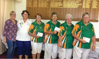  ?? Photo: Contribute­d ?? WINNERS: Shady Rest Caravan Park’s Ruth Frisch (left) and Pittsworth president Pat Talbot (second from left) congratula­te Pittsworth Fiesta winners Bonnie Gordon, Theresa Thomas, Jan Leerentvel­d, and Joyce McGeorge.