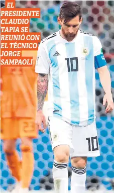  ??  ?? ESTRELLA. El más criticado en la crisis de Argentina ha sido su principal jugador Lionel Messi.