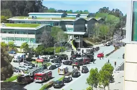  ?? AFP ?? La Policía y bomberos hicieron presencia de inmediato en la sede de YouTube.