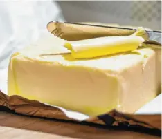  ?? Foto: Hendrik Schmidt, dpa ?? Butter ist in vielen Geschäften billiger geworden – gegen den allgemeine­n Preistrend bei Lebensmitt­eln.