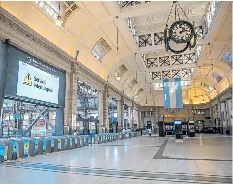  ?? TOMÁS cuesta ?? La estación de trenes de Retiro mostró la parálisis del servicio