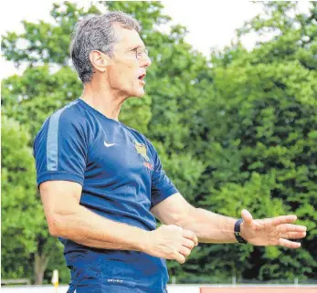  ?? FOTO: KARL-HEINZ BODON ?? Zwei Spiele, zwei Siege: Trainer Joachim Ruddies ist mit der Spvgg FAL optimal in die neue Landesliga-Saison gestartet.