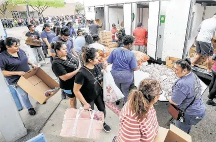  ?? Steve Gonzales / Staff photograph­er ?? The Houston Independen­t School District, along with the Houston Food Bank, handed out food to hundreds of families in need Saturday in Houston.