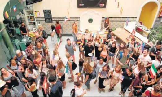  ?? BELÉN VARGAS ?? Acto de celebració­n del Día de las Lenguas Europeas en el centro Clic Internacio­nal House, una de las escuelas asociadas.