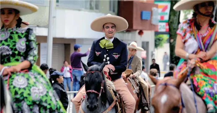  ?? ESPECIAL ?? El funcionari­o estatal expresó su amor por los caballos, al grado que llegó a comprarse una yegua, a la que llama La Consentida.