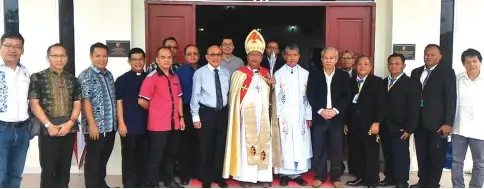  ??  ?? Bishop Danald Jute (seventh right) with (fifth to eighth right) Dr Ngenang, Father Rentap, Michael and other committee members pose for a group photo at the entrance of the church after the blessing ceremony.