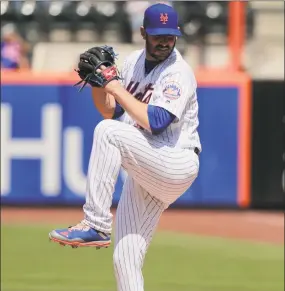  ?? Julie Jacobson / Associated Press ?? Matt Harvey pitches against Atlanta on Thursday, his last outing as a member of the Mets.