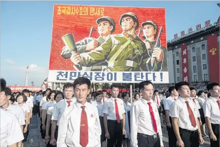  ?? Kim Won-jin AFP/Getty Images ?? NORTH KOREANS mass in Kim Il Sung Square in Pyongyang in support of leader Kim Jong Un’s stance against the United States. The Korean People’s Army, in an escalating exchange of threats, has vowed to “turn the U.S. mainland into the theater of a...