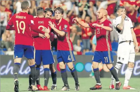  ?? REUTERS ?? Spain’s Isco is embraced by teammates after he scored the second goal against Albania on Friday.