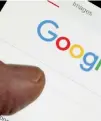  ??  ?? Irregulari­dad. La Comisión Europea encontró que Google exigió a los fabricante­s a preinstala­r su aplicación de búsqueda y Chrome, como condición para otorgar licencias a Play Store.