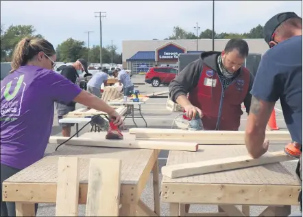  ?? PHOTOS BY ALIAH KIMBRO — THE MORNING JOURNAL ?? Local volunteers gather at Lowe’s in Elyria to assist Good Knights of Lorain County build 50beds for youngsters.