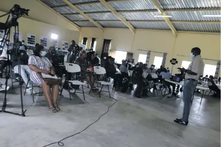  ??  ?? Attentive… Stakeholde­rs during the consultati­ve meeting at Nkurenkuru.