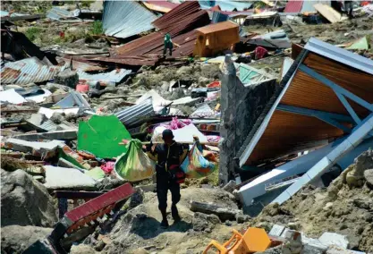  ?? FOTO: TT-AP/RIFKI ?? Indonesien kommer att ta emot internatio­nell hjälp efter katastrofe­n på ön Sulawesi.