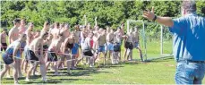  ?? FOTO: PRIVAT ?? Viel Spaß hatten die Schüler beim Haslachmüh­le-Triathlon schon beim Start durch Bürgermeis­ter Volker Restle.