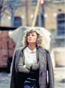  ?? ?? Begleitet ihren Ehemann nach dem Tod der Tochter auf eine Baustelle in Venedig: Julie Christie in „Wenn die Gondeln Trauer tragen“, Arte, 20.15 Uhr.