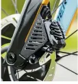  ??  ?? The fork has an integrated disc cooler to improve braking