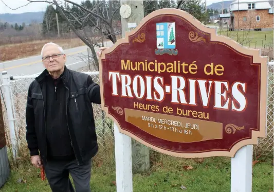  ?? PHOTO COLLABORAT­ION SPÉCIALE, AMÉLIE ST-YVES ?? Le maire Lucien Mongrain, âgé de 85 ans, est très fier que sa municipali­té de Trois-Rives, située en Mauricie, n’ait aucune dette.