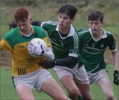  ??  ?? Shane Pettit of Our Lady’s Island/St. Fintan’s steals a march on Cloughbawn duo Paddy Whitty and Michael Murphy.