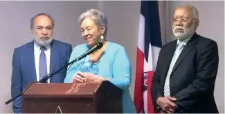  ?? F.E. ?? La ministra Altagracia Guzmán, Francisco Pagán y Wilson Roa hablan a la prensa.