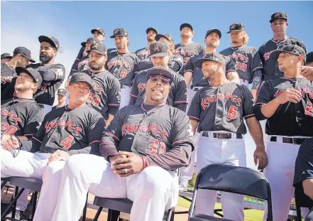  ?? ROBERTO E. ROSALES/JOURNAL ?? Isotopes manager Glenallen Hill (31), center, poses with coaches and players for a photo of the 2018 edition of the Triple-A team.