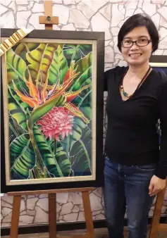  ??  ?? Narongdaun and the painting she generously donated to SSD.