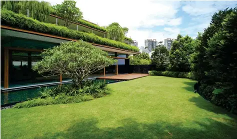  ?? PICTURES: GUZ ARCHITECTS ?? The garden of the Good Class Bungalow designed by Guz Wilkinson at Bishopsgat­e, which is sitting on a land area of 17,000 sq ft