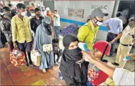  ?? SATISH BATE/HT PHOTO ?? A BMC health worker checks temperatur­e before Covid-19 test of commuters arriving from outstation trains at Dadar station in Mumbai on August 21.