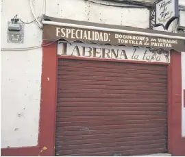  ??  ?? ... geschlosse­ne Bars. Córdoba schläft den Coronaschl­af.