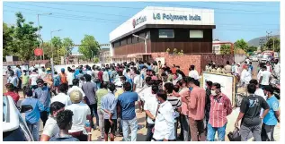  ?? PHOTO: PTI ?? A crowd outside the LG Polymers plant. The incident took place at around 3.30 am. People woke up in horror with breathless­ness and a burning sensation in their eyes