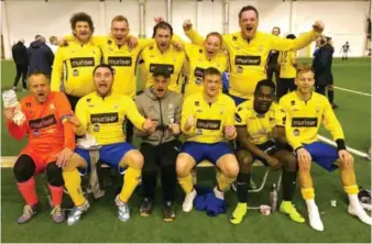  ?? FOTO: PRIVAT ?? Glade fotballspi­llere på Jervs gatelag: Bak fra venstre Svein, Stian, Mikael, Aina og Nils. Foran fra venstre: Leif Tore, Shenoll, Kjetil, Jan Andre, Cyril og Henning.