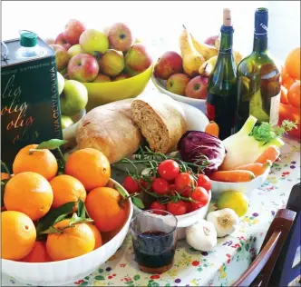  ??  ?? The Mediterran­ean diet includes large amounts of fruit and vegetables, olive oil and the like.