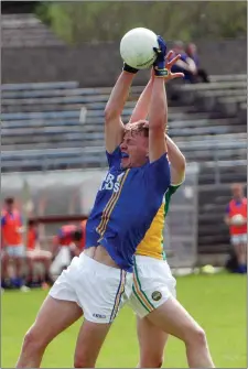  ??  ?? Wicklow’s Eoghan Byrne gathers possession ahead of Offaly’s Cathal Donoghue.