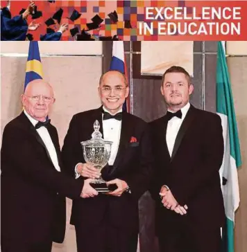  ??  ?? MSU President Professor Tan Sri Dr Mohd Shukri Ab Yajid receiving the award from ASIC chairman Maurice Dimmock (left) and ASIC chief executive officer Lee Hammond (right).